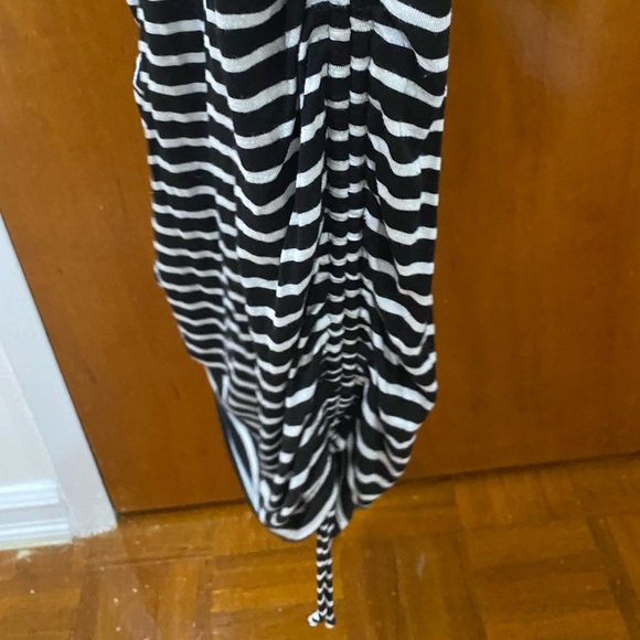 Wuko Gals Striped Black and White Midi Dress with Side Ties - Picture 4 of 5